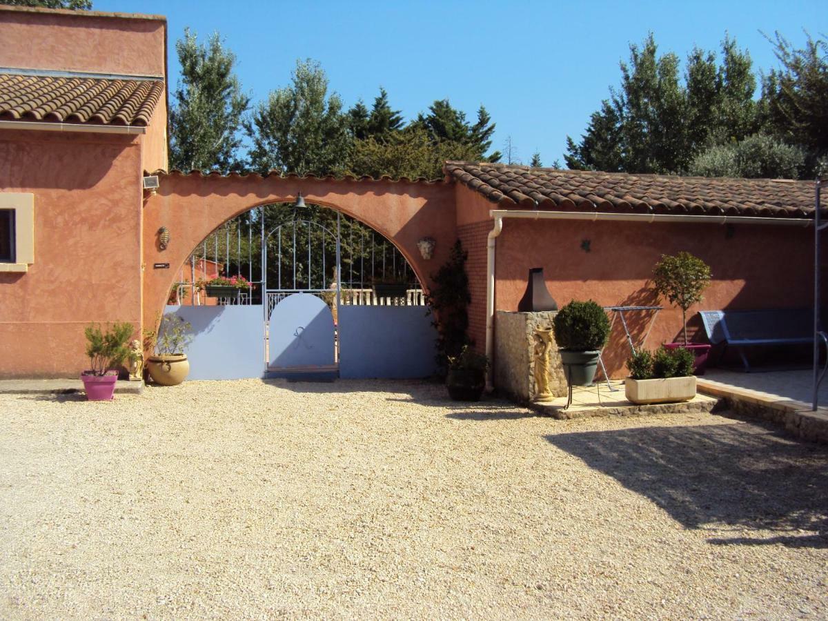 Maison d'Hôtes La Douloire Pernes-les-Fontaines Exterior foto